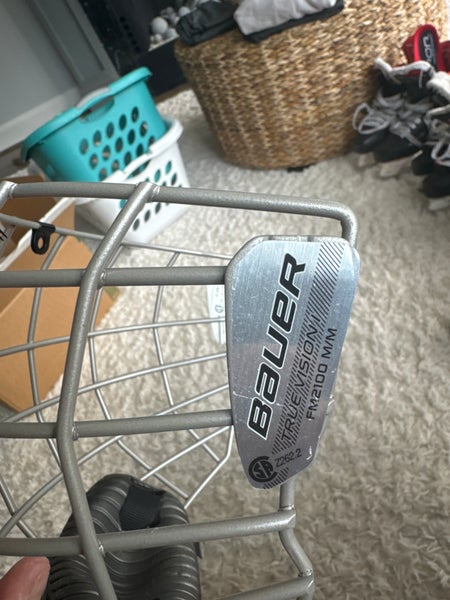 New Medium Bauer Full Cage FM2100