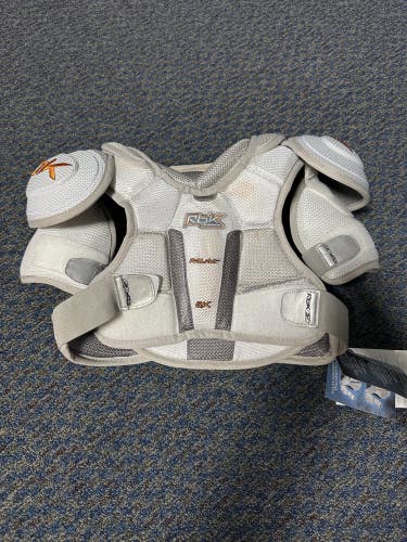 New Large/Extra Large Junior Reebok 6K Shoulder Pads