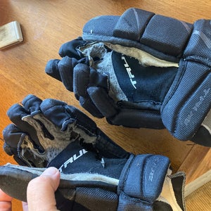 True Catalyst jr 12” hockey gloves