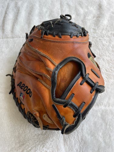 Wilson A2000 Catcher's 32.5" Mitt/Baseball Glove. Black And Tan.