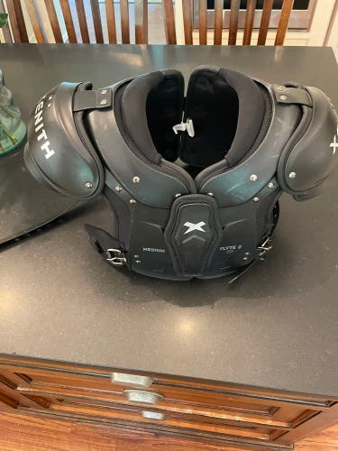Used Youth Xenith Flyte Shoulder Pads