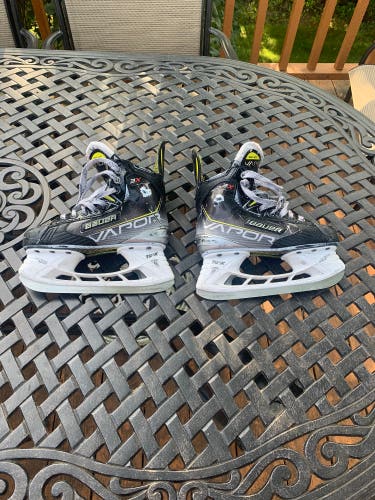 Used Bauer Regular Width Size 3 Vapor 3X Hockey Skates