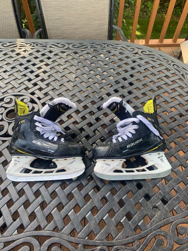 Used Bauer Regular Width Size 4 Supreme M4 Hockey Skates