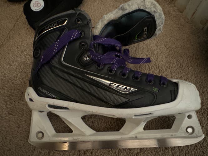 Used Intermediate CCM Regular Width  Size 5 RibCor 44K Hockey Skates