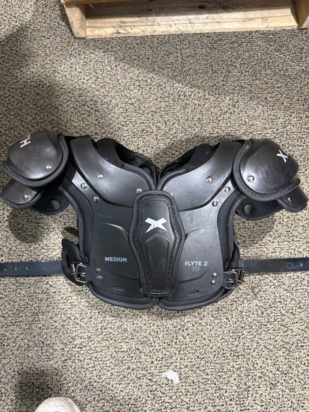 Used Medium Youth Xenith Flyte Shoulder Pads