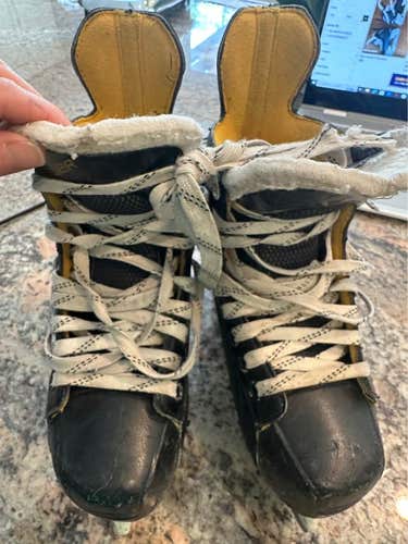 Used Bauer Supreme S150 Hockey Skates Regular Width Size 2.5