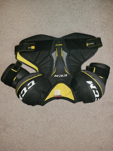 Used Large Senior CCM Tacks 9040 Shoulder Pads