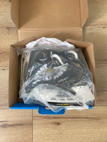 Brand New Bauer M5 Pro Skates Wide Width  Size 5.5