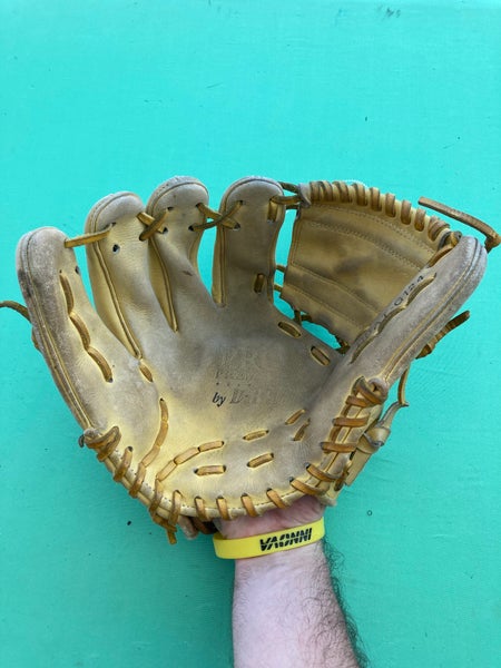 DBat Pro Premium G124 Left Hand Throw Baseball Glove 11.75"