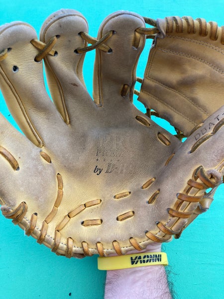 DBat Pro Premium G124 Left Hand Throw Baseball Glove 11.75"