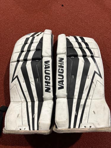 White Used 26" Youth Vaughn Velocity V9 Goalie Leg Pads