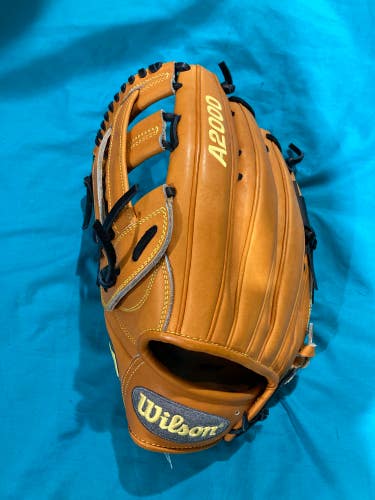 Brown Used Wilson A2000 Left Hand Throw Outfield Baseball Glove 12.75"