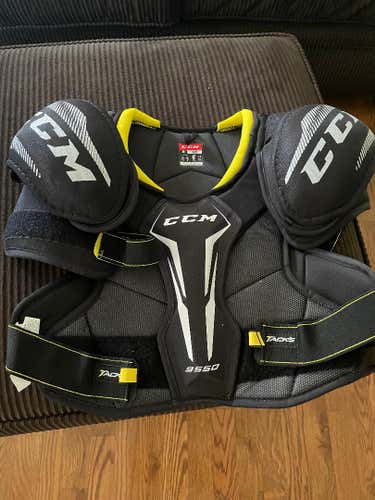 New Large Senior CCM Tacks 9550 Shoulder Pads