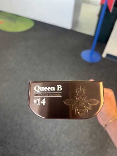 Used 2023 Mallet Right Handed 34" Queen B #14 Putter