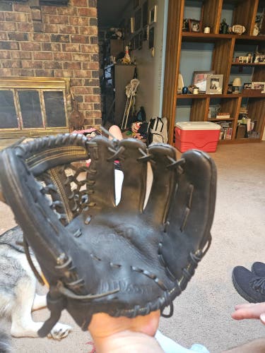 Used Wilson Right Hand Throw Infield A950 Baseball Glove 11.75"