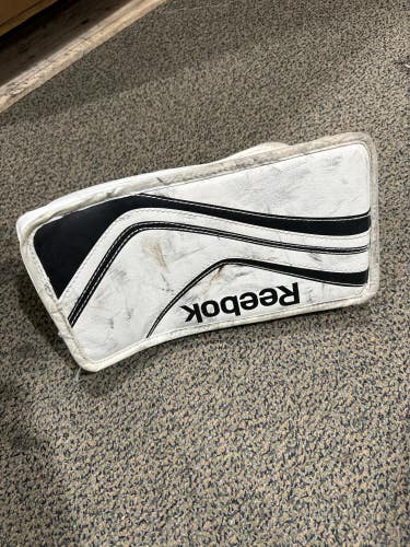 White Used Youth Reebok XLT28 Goalie Gloves & Blockers Regular