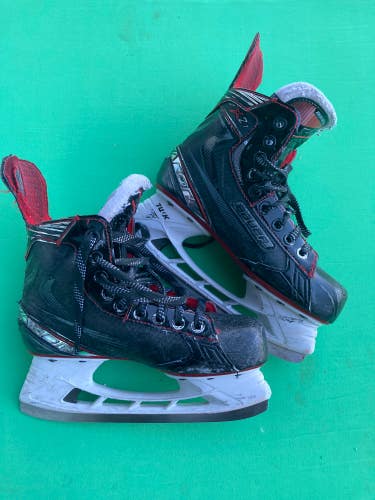 Used Intermediate Bauer Vapor X2.7 Hockey Skates Regular Width Size 4.5