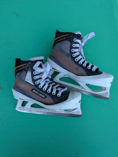 Used Intermediate Bauer Performance Hockey Goalie Skates Regular Width Size 5