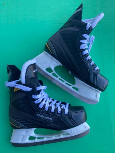 Used Junior Bauer Supreme 140 Hockey Skates Regular Width 5