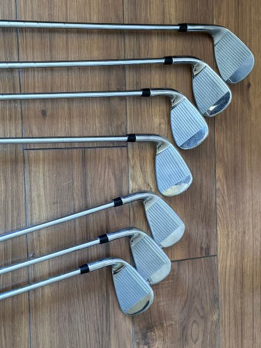 Callaway XR Complete Set (Steel, 13pc, Blue/Red, Regular Flex, Right Hand) 2023