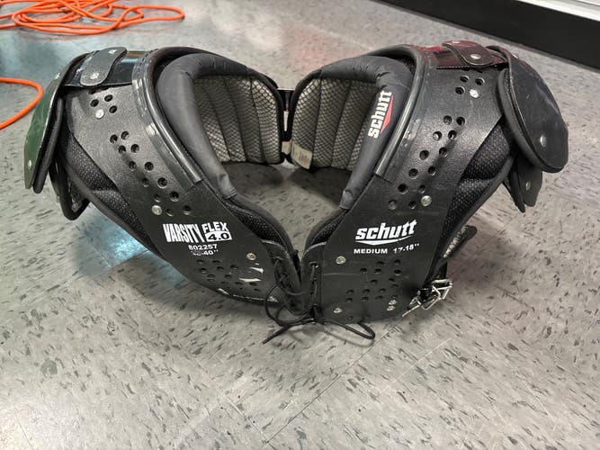 Used Medium Adult Schutt Varsity Flex 4.0 Shoulder Pads