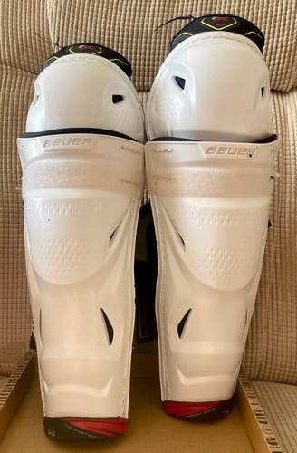 Used Junior Bauer Vapor 2x 12" Shin Pads