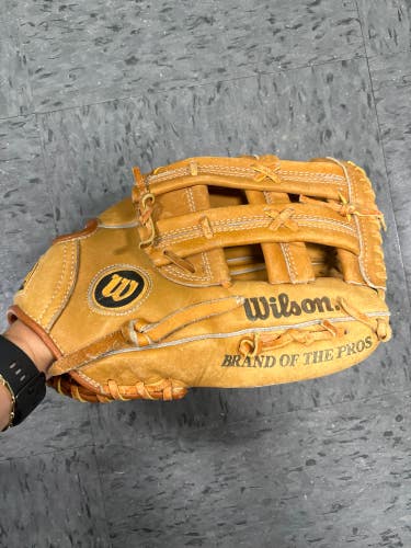 Brown Used Adult Wilson A9840 Right Hand Throw Baseball Glove 12.5"