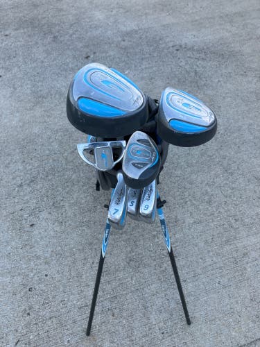 Used Junior Walter Hagen Right Handed Junior 7 Pieces Walter Hagen Clubs (Full Set)