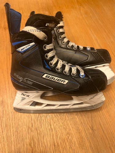 Used Intermediate Bauer Nexus Elevate Hockey Skates Size 4.5