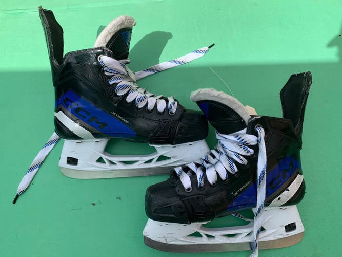 Used Intermediate CCM JetSpeed XTra Hockey Skates | Size 4.5 D&R