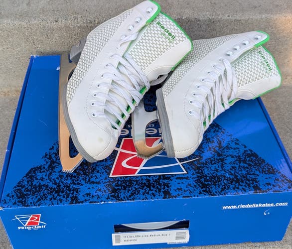Gently Used Riedell Adult Figure Skates White (Recreational) Size 7