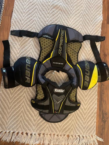 Bayer Supreme 1S Shoulder Pad - Junior Small