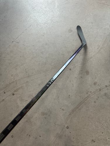 Used Intermediate Warrior Left Hand P28 Pro Stock Covert QR6 pro Hockey Stick