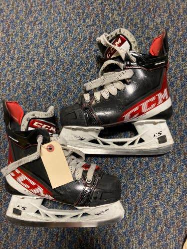 Used Junior CCM JetSpeed FT4 Hockey Skates Regular Width Size 2.5