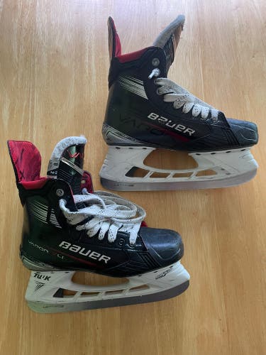 Used Senior Bauer Regular Width 8 Vapor X4 Hockey Skates