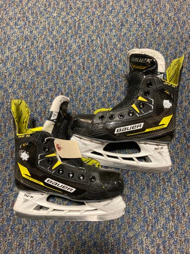 Used Junior Bauer Supreme M4 Hockey Skates | Size 3.5 D&R