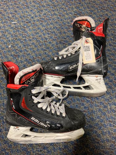 Used Intermediate Bauer Vapor 3X Pro Hockey Skates | Size 4 Fit 2