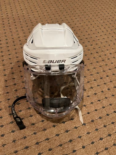 New Bauer Re-Akt 200 Helmet Medium