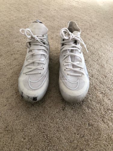 White Used Size 8.5 Adult Men's Nike Mid Top Turf Cleats