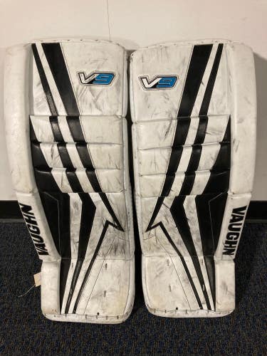 Used 26" Junior Vaughn Velocity V9 Goalie Leg Pads