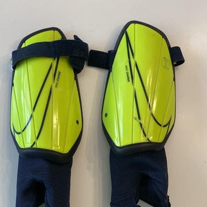 Nike Youth Small soccer shin guards