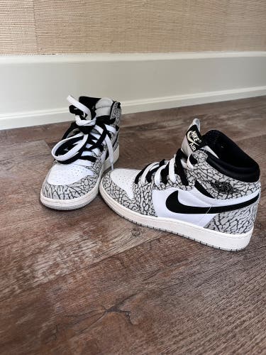 Boys 3.5 Nike air Jordan Shoes