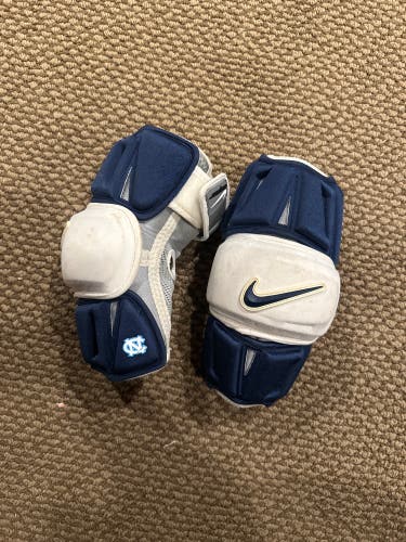 UNC elbow pads