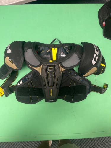 Used Medium Junior CCM TACKS AS 580 Shoulder Pads