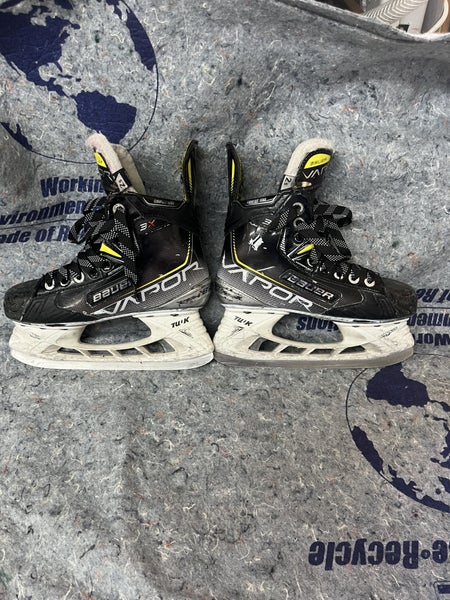 Used Junior Bauer Vapor 3X Hockey Skates Regular Width Size 2.5