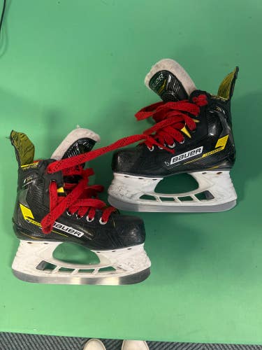 Used Junior Bauer Supreme M4 Hockey Skates Regular Width Size 2