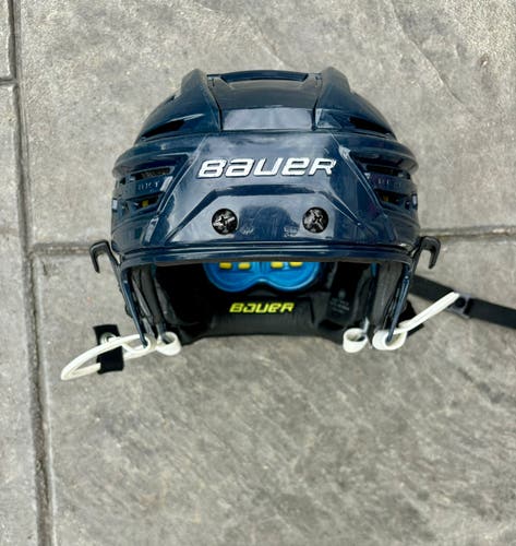 Bauer Re-Akt 150 Navy Hockey helmet (Size M)