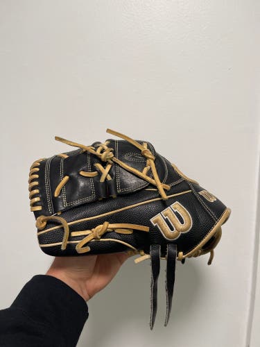 Wilson A2000 Pitching Glove