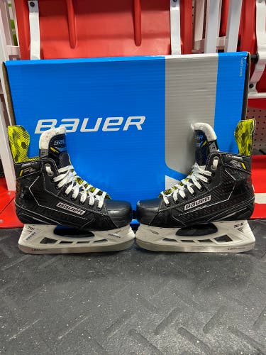 Used Bauer Supreme Ignite Pro Skate Size 3.5D