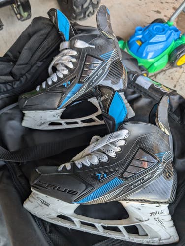 New Senior True TF9 Hockey Skates Regular Width 9.5